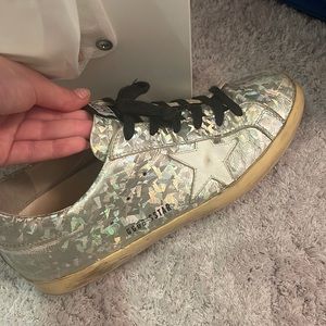 Golden goose superstar. Size 40. Great condition. Silver iridescent design.